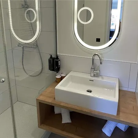 Ibis Centre Hotel 3*