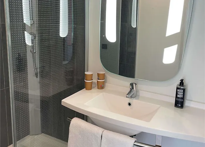 Ibis Centre Hotel 3*